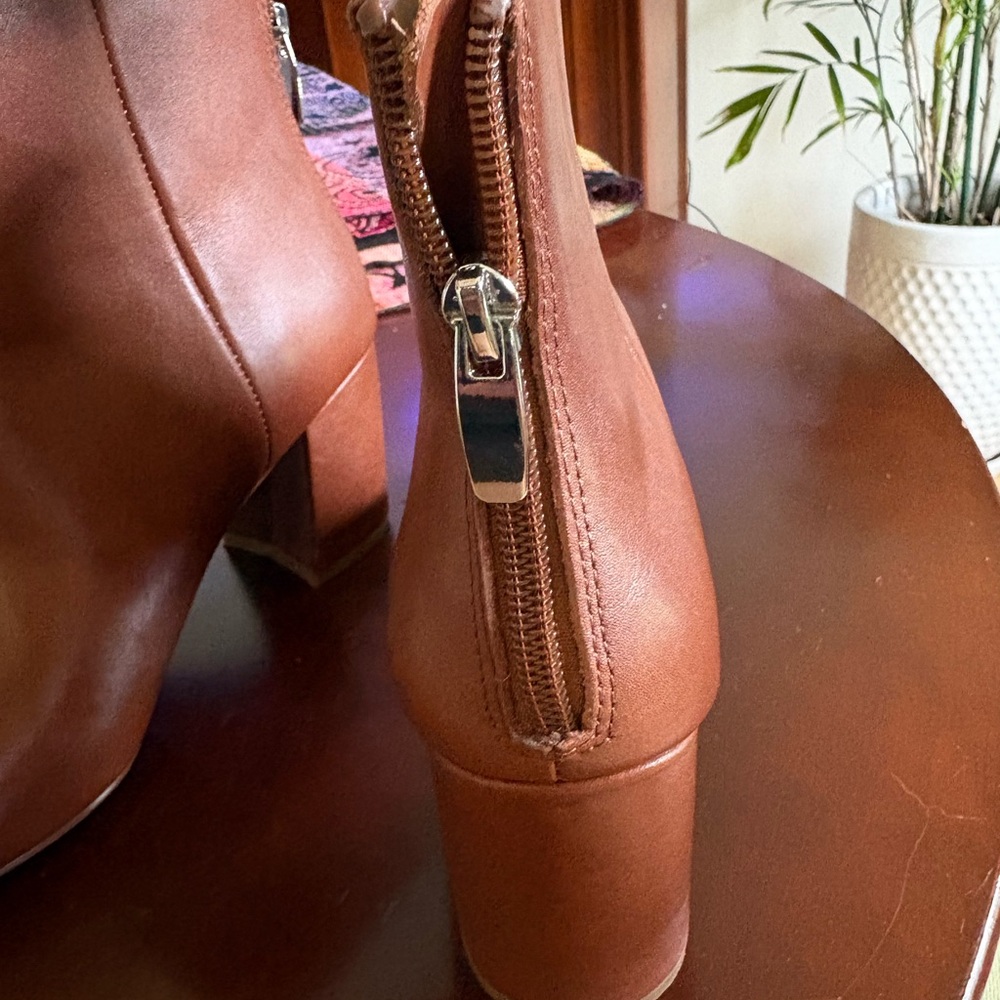 Steve Madden Tan Leather Pointed-Toe Ankle Boots - Picture 2 of 2